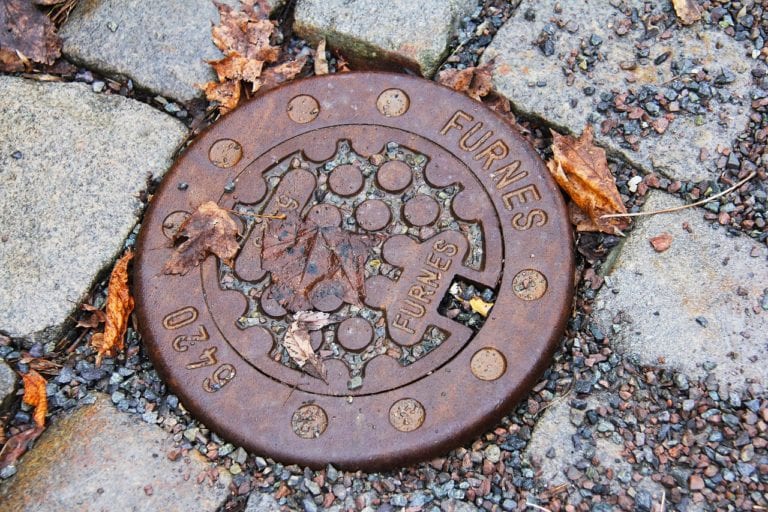 bad conscience above anyone? For example, after being unfaithful? Illustrated by picture of manhole cover