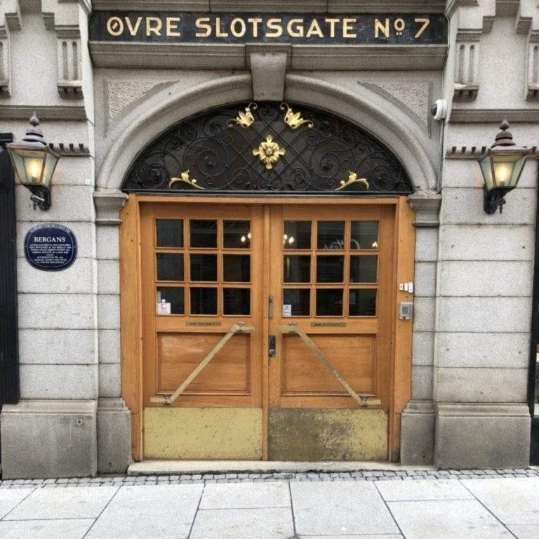 entrance to the psychologist in øvre slottsgate 7